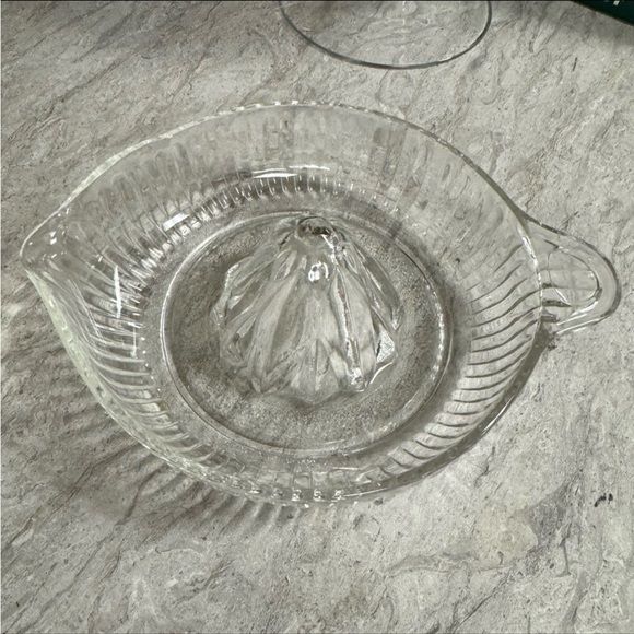 Vintage Clear Glass Ribbed Juicer w/Spout - Picture 3 of 9